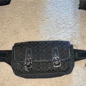 Black coach Fanny pack , 8.5/10 condition , minor white imperfections